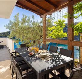 6 Bedroom Waterfront Villa with Pool in Uvala Ljubljeva near Trogir, Sleeps 12-13